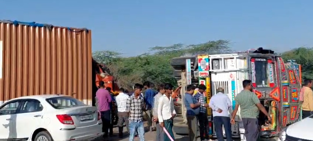 लखनऊ हरदोई नेशनल हाईवे पर कछौना थाना क्षेत्र के कटियामऊ के पास भीषण सड़क हादसा