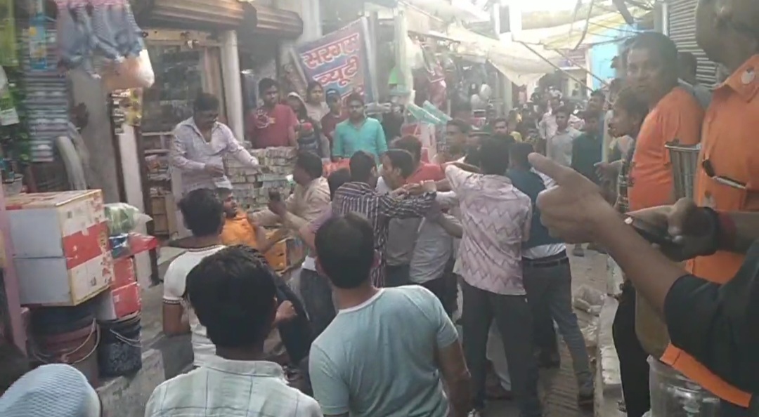 बच्चो के विवाद में चले लाठी डंडे, 