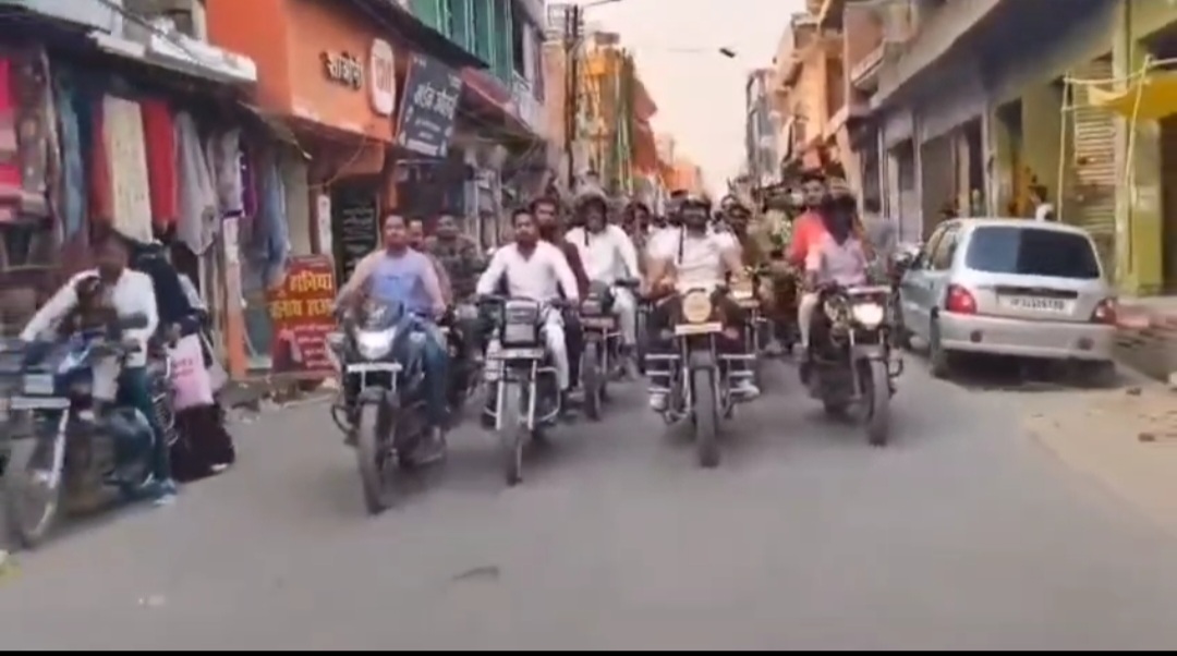 सण्डीला में यातायात नियमों की उड़ाई गई धज्जियां