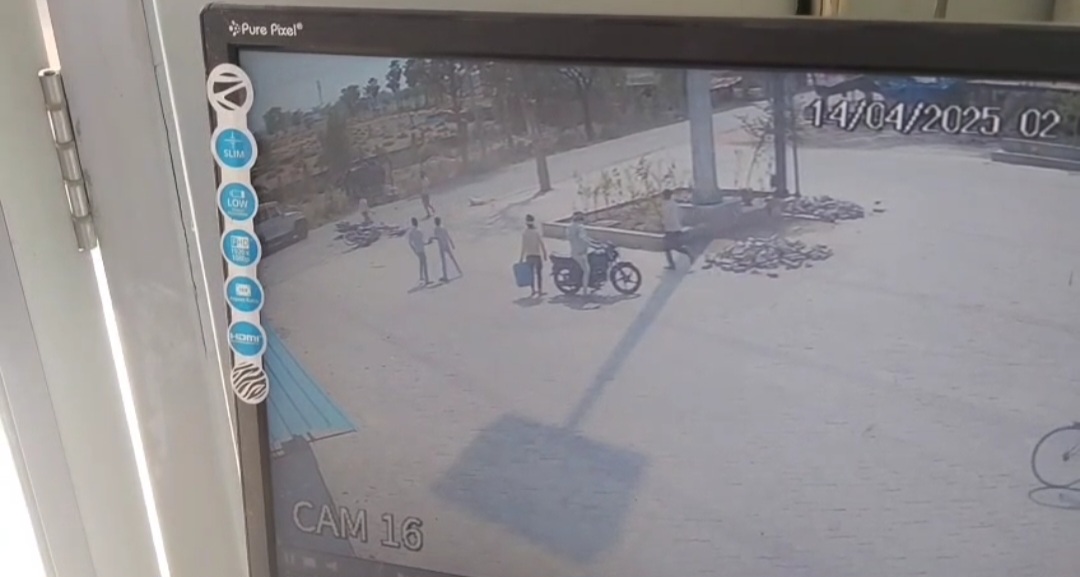 दो बाईकों की आमने सामने भिड़ंत,  एक की मौत दो घायल,एक्सीडेंट की घटना पेट्रोल पंप पर लगे CCTV में हुई कैद