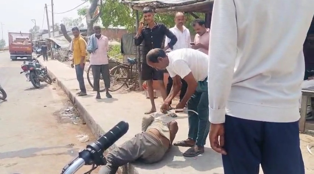 साइकिल चोरी करते युवक को लोगों ने रंगे हाथों पकड़ा, रस्सी से बांधकर की पिटाई