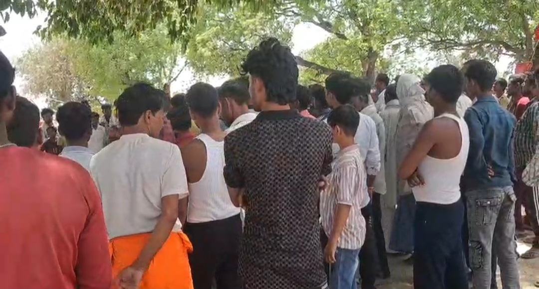 आर्थिक तंगी से परेशान कर्ज में डूबे किसान ने जामुन के पेड़ से फांसी लगाकर की आत्महत्या