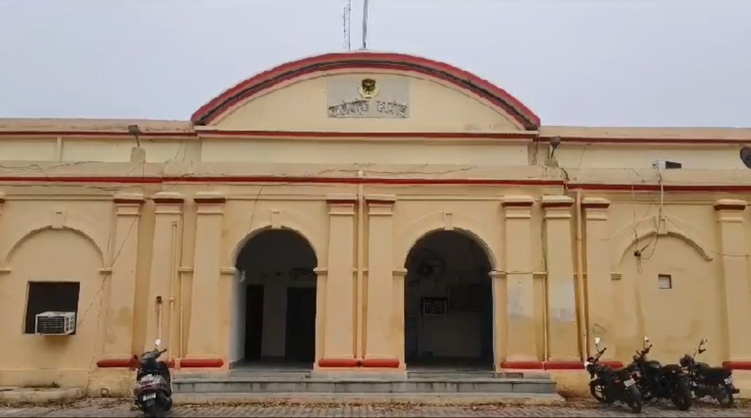 हरदोई मे आय और निवास प्रमाण पत्र में गलत आख्या पर 18 लेखपाल निलंबित