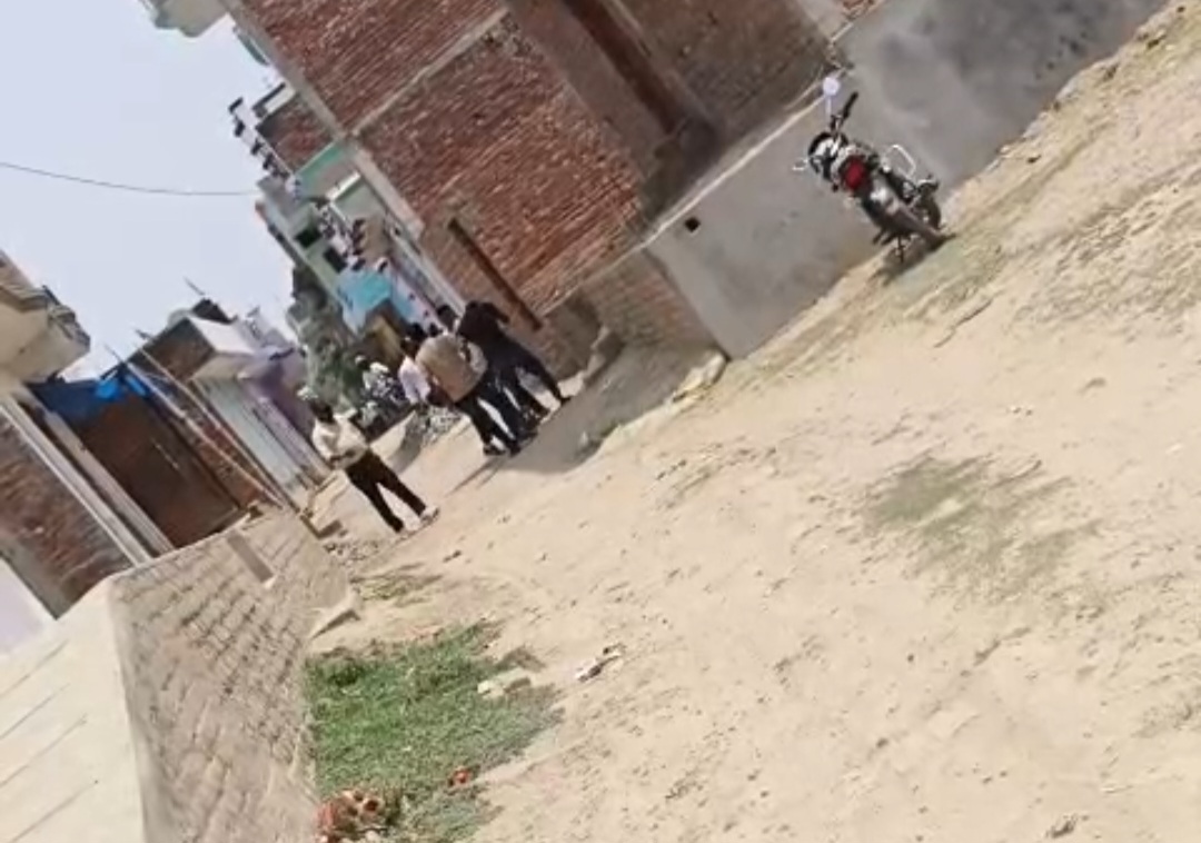 पति की पिटाई को लेकर महिला ने पुलिस अधीक्षक से की शिकायत, आरोपियों पर कार्रवाई की मांग