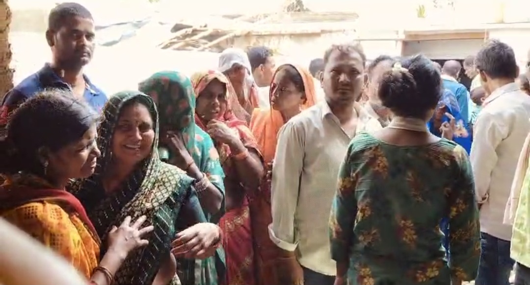 संदिग्ध परिस्थितियों में युवती के गोली लगने से मौत