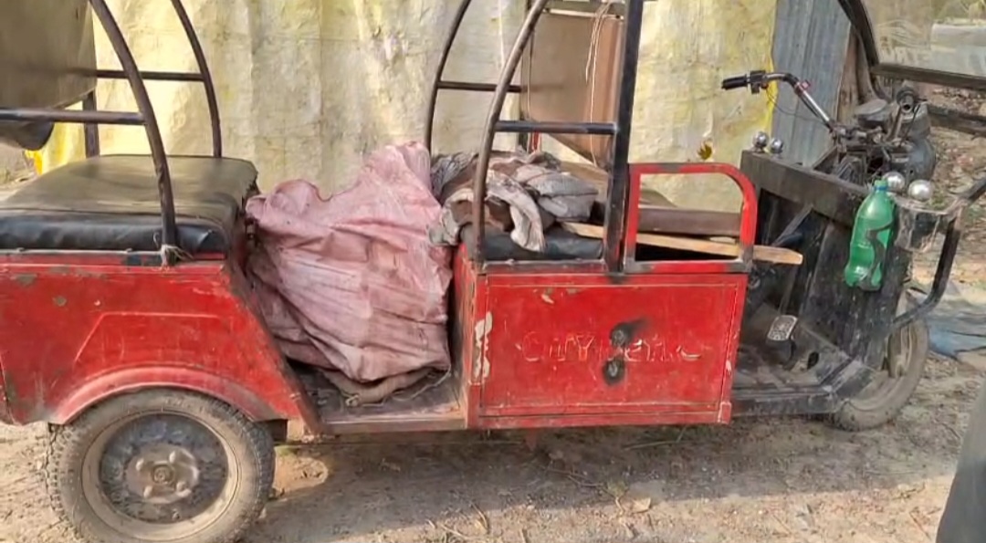 स्वदेशी जागरण मंच के कार्यकर्ताओं ने प्रतिबंधित मांँस को पकड़ा