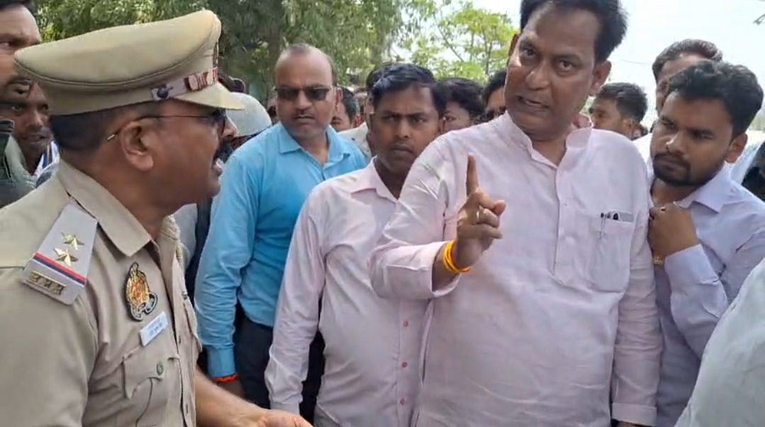 भाजपा ब्लॉक प्रमुख का वायरल वीडियो: यातायात उपनिरीक्षक को धमकाने पर मचा बवाल, जांच में जुटा प्रशासन