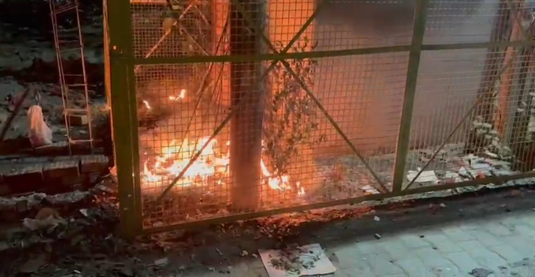 हरदोई मे आवास विकास कॉलोनी में ट्रांसफार्मर में लगी आग, कई घंटे बाधित रही बिजली आपूर्ति