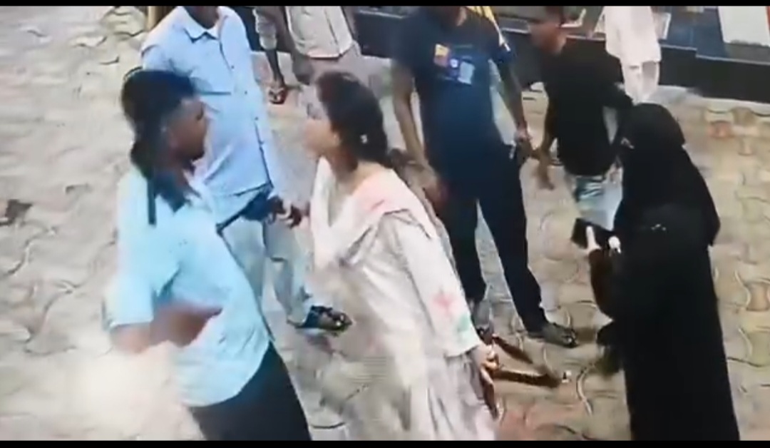 सीएनजी डलवाने को लेकर युवती ने पेट्रोल पंप सेल्समैन पर तानी रिवाल्वर, मुकदमा दर्ज