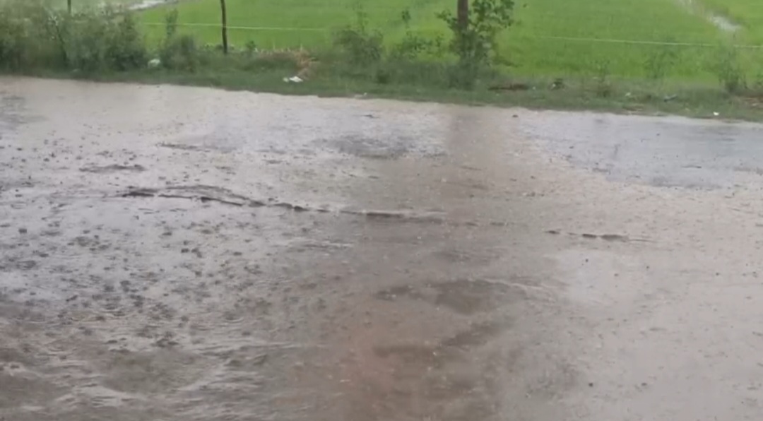 हरदोई में झमाझम बारिश से लोगों को गर्मी से राहत, तापमान में आई गिरावट