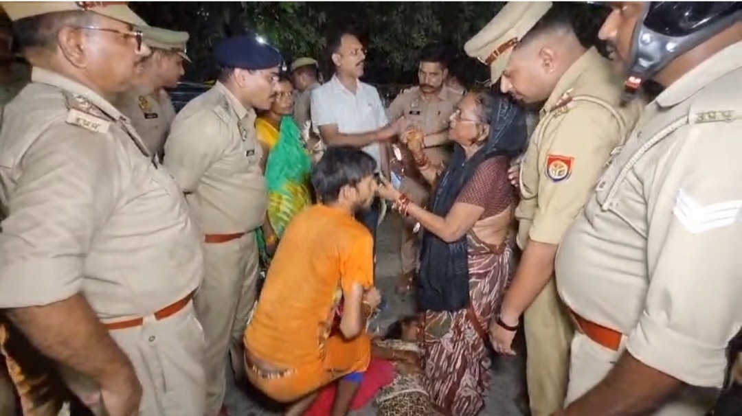 हरदोई में इलाज न मिलने से बच्ची की मौत, मेडिकल कॉलेज गेट पर परिजनों ने किया हंगामा