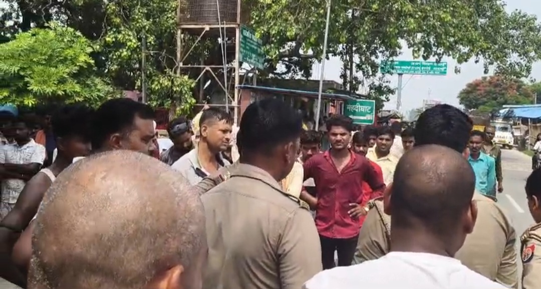 हरदोई में दर्दनाक सड़क हादसा: डंपर की टक्कर से सिपाही की पत्नी की मौत, पति घायल