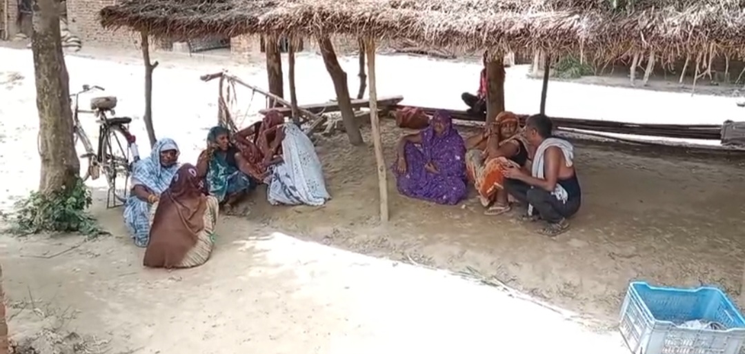 पत्नी और सिपाही के अवैध संबंध से आहत युवक ने की आत्महत्या, दीवार पर लिखा  सुसाइड नोट बरामद