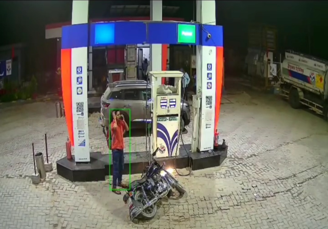 गर्दन में लगी गोली, फिर भी बाइक दौड़ाता रहा शानू, CCTV में कैद हुई पूरी वारदात