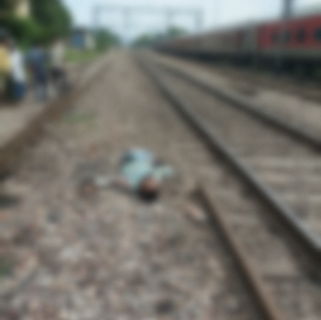 संडीला रेलवे स्टेशन पर हादसा, ट्रेन की चपेट में आने से युवक की मौत