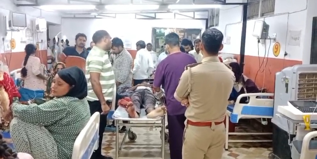 बच्चों के विवाद में दो पक्ष भिड़े, चाकू लगने से पिता-पुत्र घायल