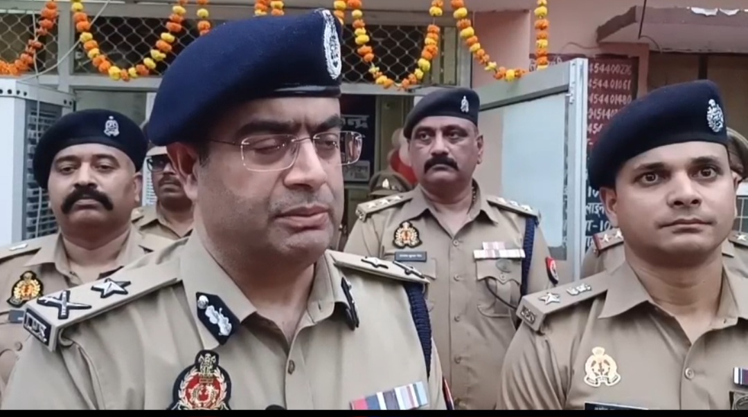 आईजी तरुण गाबा ने मिशन शक्ति सेंटर का किया निरीक्षण, संवेदनशील स्थानों पर की पैदल गश्त 