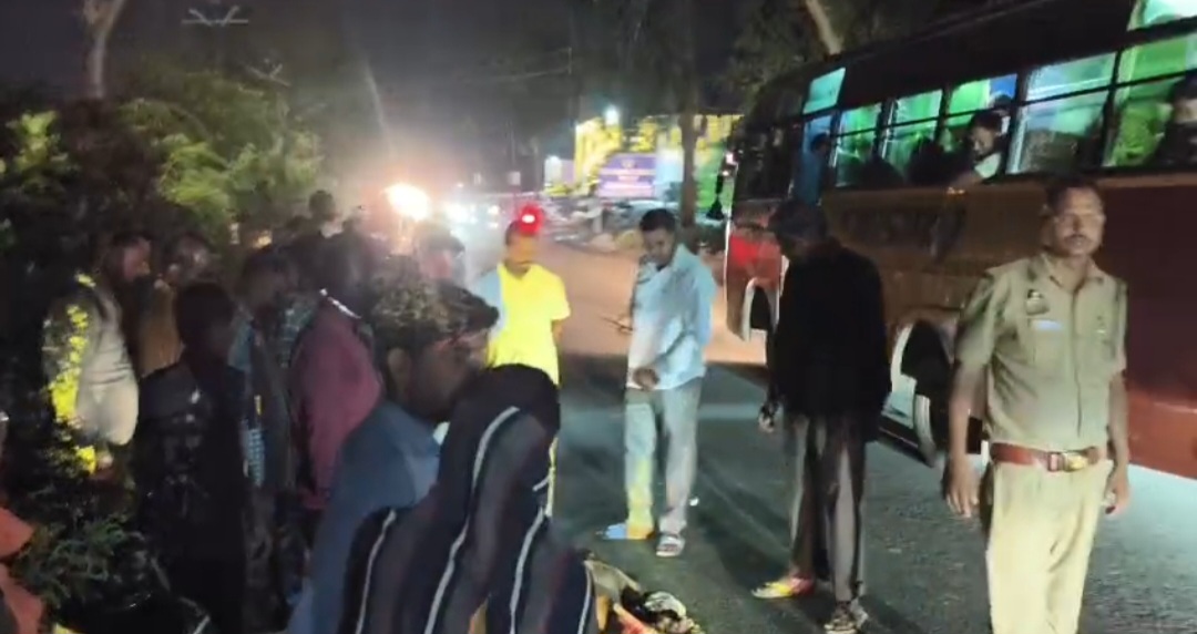 युवक का शव संदिग्ध हालत में मिलाः पुलिस हत्या या सड़क हादसे की आशंका पर जांच कर रही